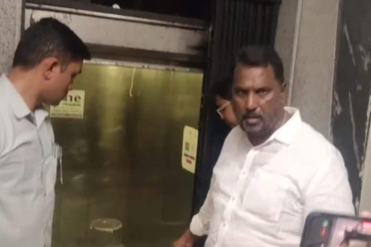 Karimnagar: మంత్రి అడ్లూరి లక్ష్మణ్‌కు తృటిలో తప్పిన ప్రమాదం.. ఫస్ట్ ఫ్లోర్ నుంచి కిందికి పడిపోయిన లిఫ్ట్.. విచారణకు ఆదేశం